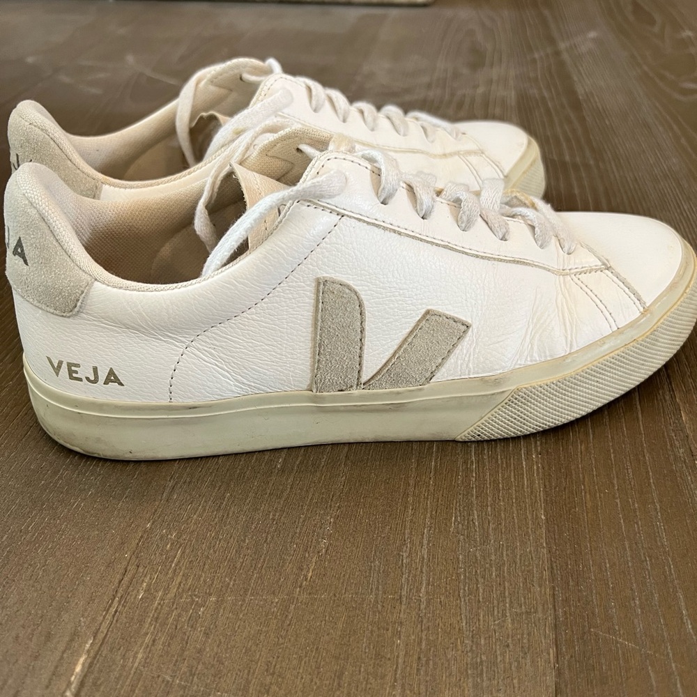 Veja Campo Extra White/Natural Suede. Size 40.